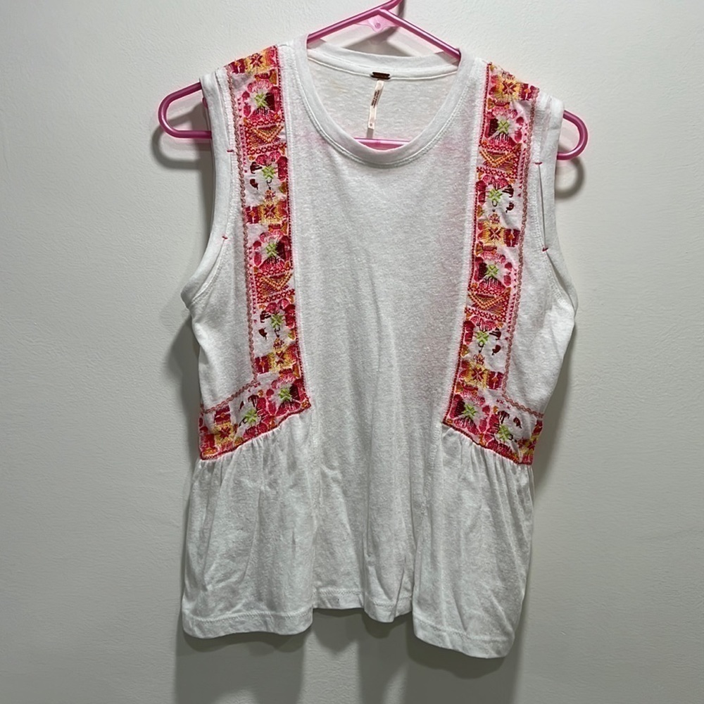 𝅺FREE People White Marcy Embroidered Floral Boho Peplum Tank Top size XS